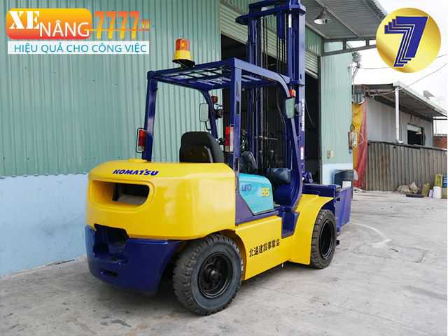 Xe nâng dầu KOMATSU FD35NW-8