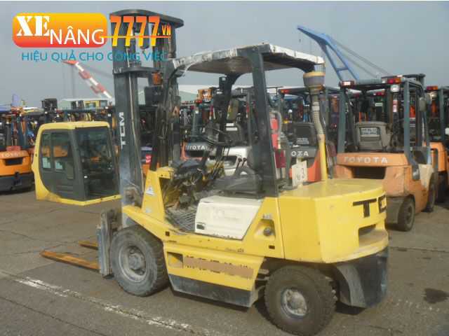 Xe nâng dầu TCM D25Z2S