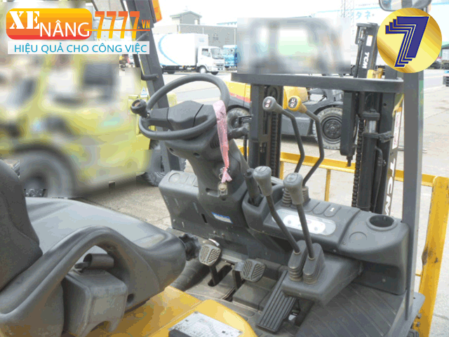 Xe nâng dầu TCM FD10C13