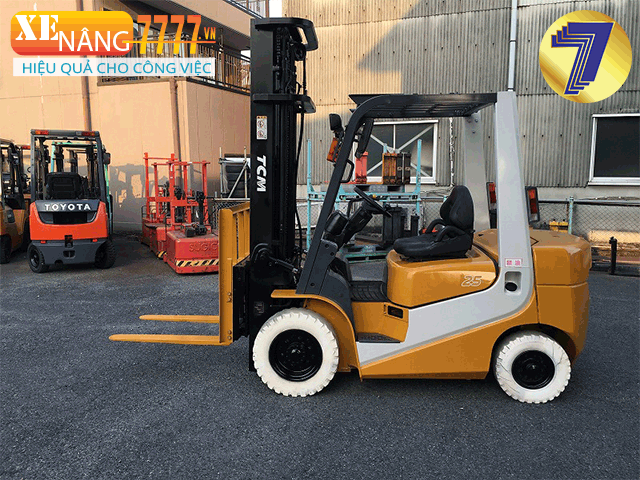 Xe nâng dầu TCM FD25T6