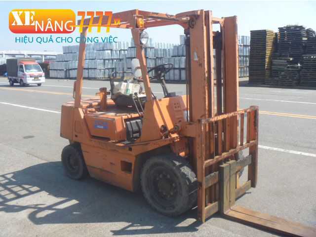 Xe nâng dầu TCM FD25Z2