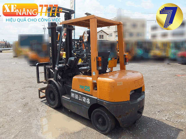 Xe nâng dầu TCM FD25Z6