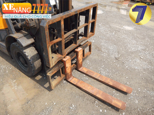 Xe nâng dầu TCM FD25Z6