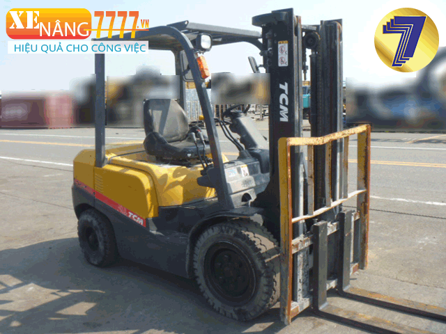 Xe nâng dầu TCM FD30C3