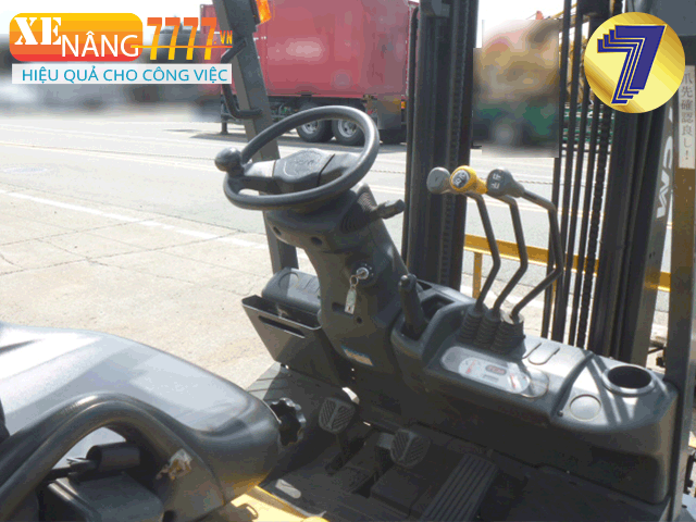 Xe nâng dầu TCM FHD15T3
