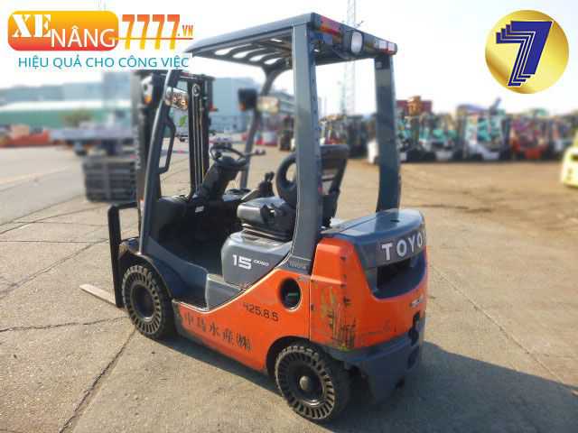 Xe nâng dầu TOYOTA 8FD15