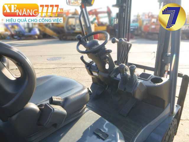 Xe nâng dầu TOYOTA 8FD15