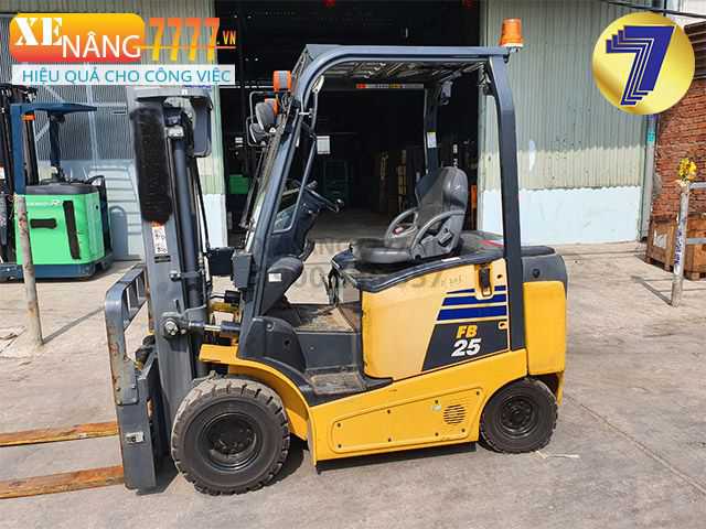 Xe nâng điện ngồi lái KOMATSU FB25-12