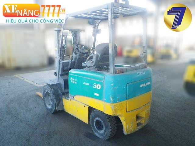 Xe nâng điện ngồi lái KOMATSU FB30-11