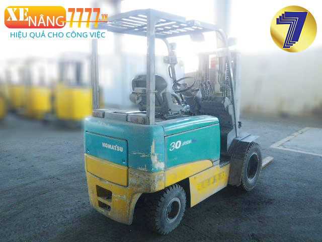 Xe nâng điện ngồi lái KOMATSU FB30-11