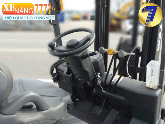 Xe nâng điện ngồi lái TCM FB20-7